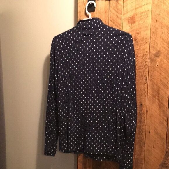 3/30$ Gap shirt   - Picture 3 of 4